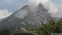 Balai Penyelidikan dan Pengembangan Teknologi Kebencanaan Geologi (BPPTKG) merilis pengamatan aktivitas Merapi per 6 jam mulai pukul 00.00 hingga 06.00 WIB hari ini. Terpantau Gunung Merapi memuntahkan lava pijar sebanyak 36 kali dalam periode tersebut.