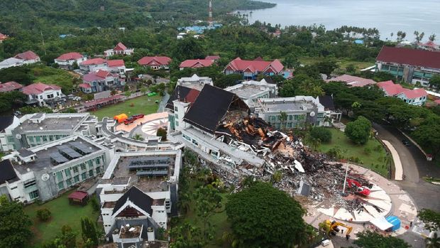 Beginilah potret udara Kerusakan Kantor Gubernur Sulawesi Barat yang diguncang gempa M 6.2.
