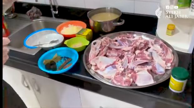 Rahasia Masak Nasi Mandhi Lezat dari Syekh Ali Jaber