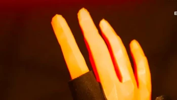 Startup asal Kanada, Brink Bionics, meluncurkan Impulse Neuro-Controller. Sarung tangan pintar ini mengklaim bisa meningkatkan waktu respons saat mengklik dengan mengantisipasi sinyal otak dan otot. Foto: Brink Bionics