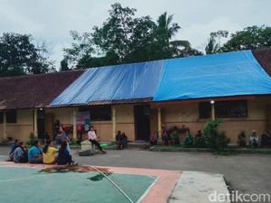 Rekomendasi Berubah, Warga KRB 3 Merapi di Klaten Tetap di Pengungsian