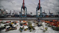 Terkait dengan proses pencarian,  Tim SAR gabungan mempersempit proses pencarian di bawah air laut.