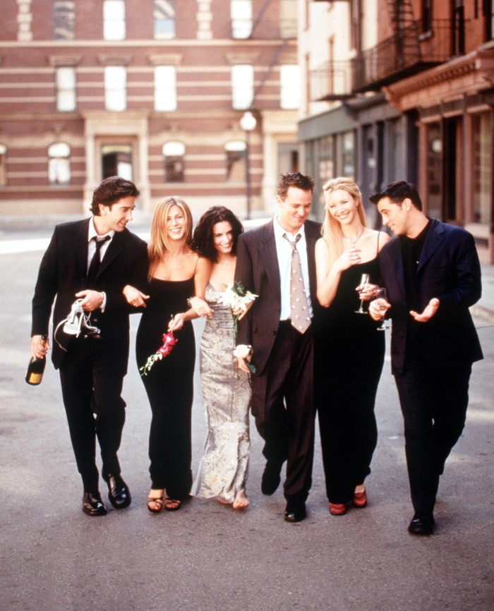The Cast Of Friends 1999-2000 Season. From L-R: David Schwimmer, Jennifer Aniston, Courteney Cox Arquette, Matthew Perry, Lisa Kudrow And Matt Leblanc.  (Photo By Getty Images)