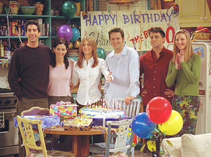 The Cast Of Friends 1999-2000 Season. From L-R: David Schwimmer, Jennifer Aniston, Courteney Cox Arquette, Matthew Perry, Lisa Kudrow And Matt Leblanc.  (Photo By Getty Images)