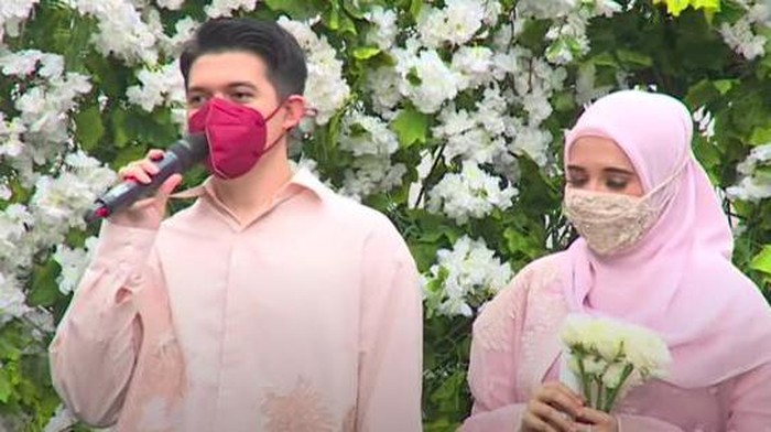Acara 7 Bulanan Zaskia Sungkar Acara 7 Bulanan Zaskia Sungkar