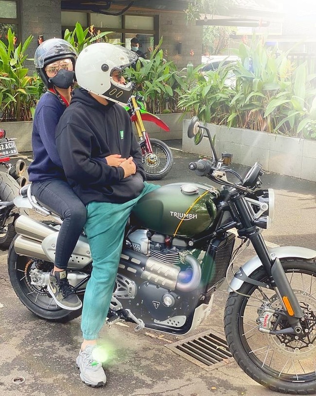 Kejutan spesial ulang tahun yang diberikan oleh Amanda Manopo kepada Billy ini membuktikan bahwa hubungan keduanya baik-baik saja. Foto: Instagram/@amandamanopo