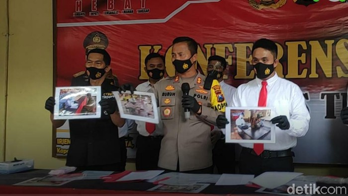 Penanganan kasus pengambilan paksa jenazah COVID-19 di Desa Karangtengah, Kecamatan Jatirogo terus bergulir. Polisi sudah menetapkan 3 tersangka.