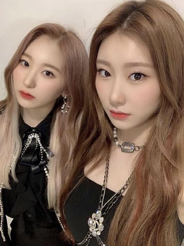 Chaeyeon dan Chaeryeong