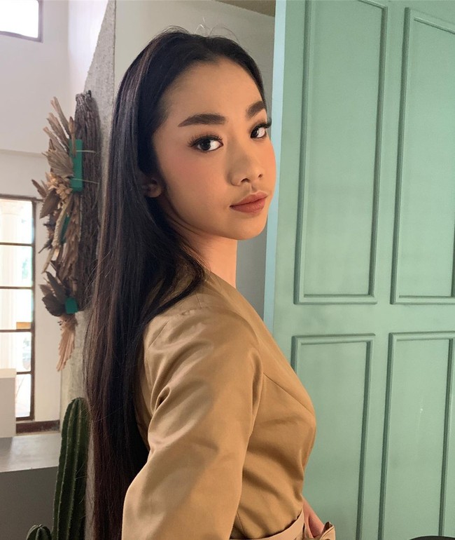 Tak hanya cantik dan jago modeling, ia juga peduli dengan pendidikan anak-anak. Audrey Bianca diketahui pernah menjadi salah satu pengajar dan founder dari platform Kelas Bece yang mengajarkan anak-anak belajar. Foto: Instagram @deybianca