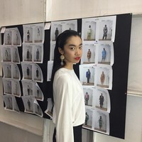 Model itu lalu menjawab jika ia ingin belajar banyak hal. Audrey pun mengungkap hal-hal yang telah dipelajarinya selama menjadi peserta Indonesias Top Model, termasuk potong kuku sendiri. Foto: Instagram @deybianca