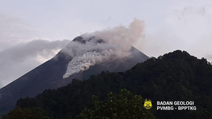 Awan panas Merapi Senin (18/1/2020) pagi
