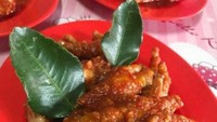 Ceker mercon juga bisa kamu beli dari @ceker_nyolot27. Bumbu merconnya melimpah dan kuahnya kental. Selain ceker, ada juga bakso untuk campurannya. Foto: Instagram @ceker_nyolot27