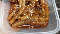 @syandycatering_ menyajikan ceker mercon yang unik karena menggunakan saus khas Korea Selatan. Walaupun pakai saus Korea, tapi rasa pedasnya tetap nendang lho! Foto: Instagram @syandycatering_