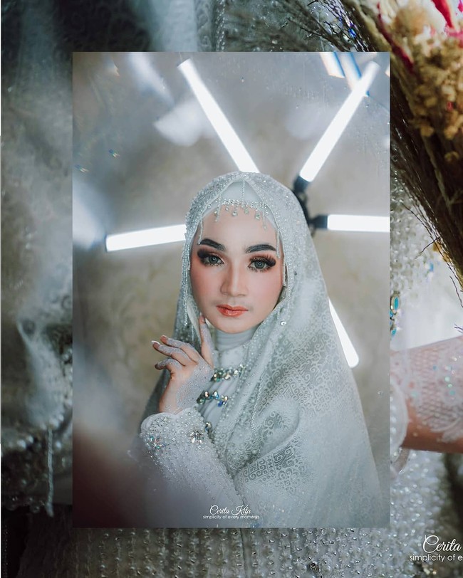 Selama satu tahun tidak terjadi apa-apa di antara keduanya karena Evan saat itu juga masih memiliki kekasih. Tapi akhirnya Evan mengajak Uffri untuk menikah. Pada tanggal 6 Januari, Evan mengajukan niatnya ke keluarga Uffri. Meski keduanya belum pernah bertemu, namun Evan merasa yakin.  Foto: Instagram (Fotografer @ck.ceritakita)