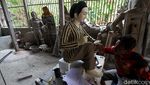Geliat Kerajinan Patung Tanah Liat di Sukoharjo