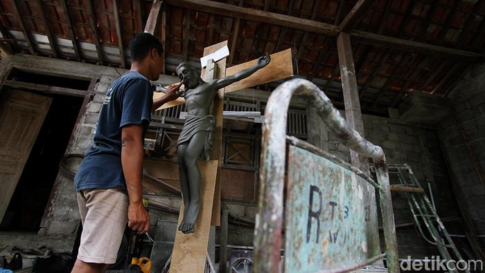 Geliat Kerajinan Patung Tanah Liat di Sukoharjo 