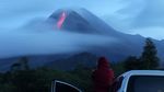 Merapi Muntahkan Guguran Lava Pijar