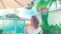 Lewat Instagramnya, Hana Hanifa memang sering memamerkan kemewahannya. Mulai dari momen liburan hingga momen Kulinernya. Seperti yang tampak pada foto ini. Foto: Instagram @hanaaaast