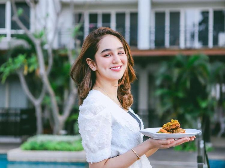 Mewahnya Kulineran Hana Hanifah di Restoran Berkelas