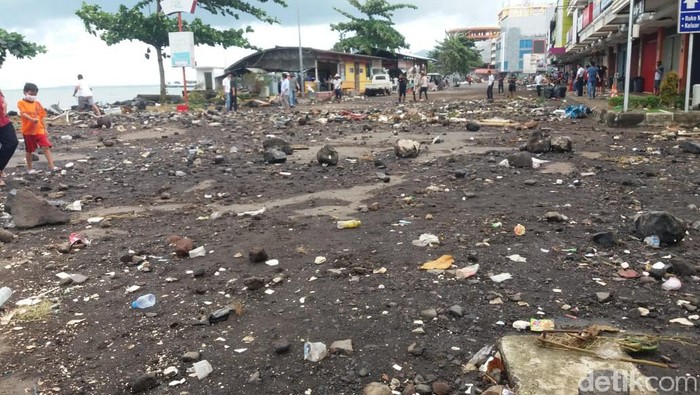 Kawasan Mega Mas Manado usai banjir air laut pasang surut.