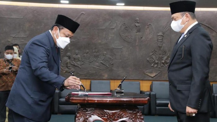Ketua MPR RI Bambang Soesatyo melantik anggota MPR RI pergantian antar waktu (PAW) Bimantoro Wiyono.