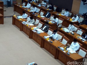 Komisi VIII DPR Gelar Rapat Perdana Bareng Menag Yaqut Cholil Quomas