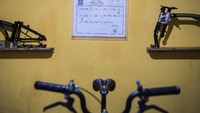 Berbagai komponen yang digunakan pada pembuatan sepeda Kreuz merupakan hasil kolaborasi dan kerja sama dengan beberapa pelaku UMKM di Bandung, Jawa Barat dan Jawa Timur. Hal ini selaras dengan tujuan Kreuz yakni agar bermanfaat bagi orang banyak.  