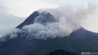 Kepala BPPTKG Hanik Humaida mengatakan, pada periode pengamatan hari ini mulai pukul 00.00 hingga 06.00 WIB selain kejadian awan panas, BPPTKG juga mencatat kejadian guguran lava pijar.