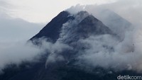 Balai Penyelidikan dan Pengembangan Teknologi Kebencanaan Geologi (BPPTKG) mencatat arah awan panas mengarah ke hulu Kali Krasak.