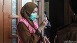 Mata Sembab Pinangki Sebelum Menghadiri Pemakaman Ayahnya