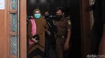 Mata Sembab Pinangki Sebelum Menghadiri Pemakaman Ayahnya
