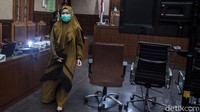 Majelis hakim Pengadilan Tipikor Jakarta menunda sidang agenda pembacaan nota pembelaan atau pleidoi Pinangki Sirna Malasari, Senin (18/1/2021).