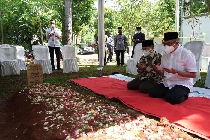 MENKO-PMK Muhadjir Effendy  Ziarah ke Makam Syekh Ali Jaber