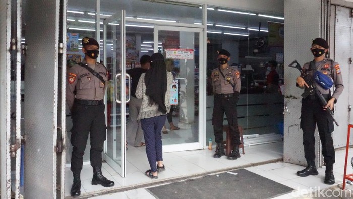 Minimarket di Mamuju mulai kembali beroperasi (Hermawan/detikcom).
