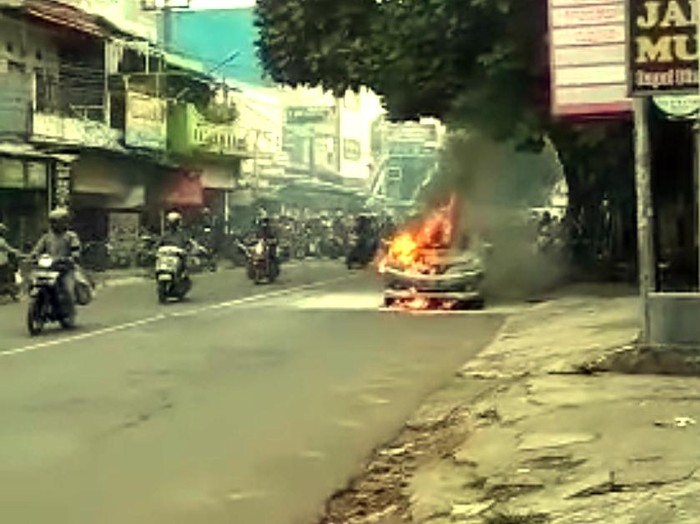 Mobil Terbakar di Sukabumi