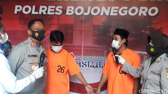 Wali murid SD di Bojonegoro nekat mencuri 12 laptop bantuan dari Kemendikbud. Aksi kriminal itu dilakukan untuk membayar utang.