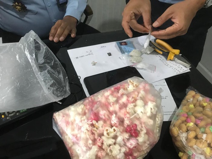 Penyelundupan sabu dalam popcorn di Lapas Kelas 1A Semarang Kedungpane, Senin (18/1/2021).