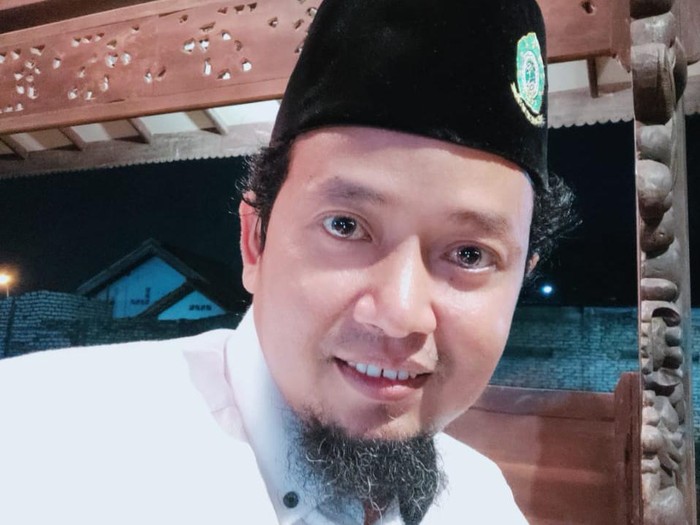Pimpinan Ponpes Nurul Cholil Bangkalan Madura, KH Hasyim Zubair