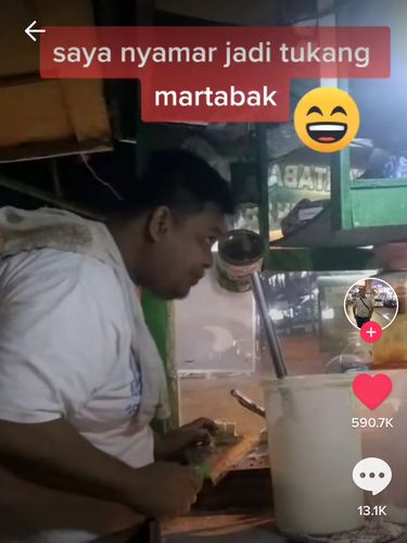 Polisi Nyamar Jadi Penjual Martabak, Netizen : Penjahatnya Malah Jadi Pelanggan