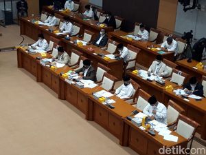Menag Yaqut Jelaskan Proses Sertifikasi Halal Vaksin COVID-19 Sinovac