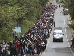 Ribuan Migran Honduras Nekat Migrasi ke AS