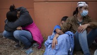 Mereka ingin melarikan diri dari kemiskinan, pengangguran, gang, kekerasan narkoba, dan bencana alam di negaranya. Para migran tampaknya berharap pemerintahan baru akan lebih bersimpati dibandingkan pemerintahan Presiden Donald Trump untuk memenuhi permohonan mereka mendapatkan kehidupan lebih baik. AP Photo/Sandra Sebastian  