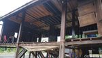 Penampakan Rumah Adat Mamuju yang Rusak Akibat Gempa Sulbar M 6,2