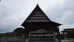 Penampakan Rumah Adat Mamuju yang Rusak Akibat Gempa Sulbar M 6,2