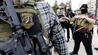 Unggahan di jaringan daring pro-Trump dan sayap kanan menyerukan demonstrasi bersenjata pada hari Minggu, tetapi beberapa pimpinan kelompok mengatakan kepada pengikut mereka untuk tidak hadir. JEFF KOWALSKY / AFP