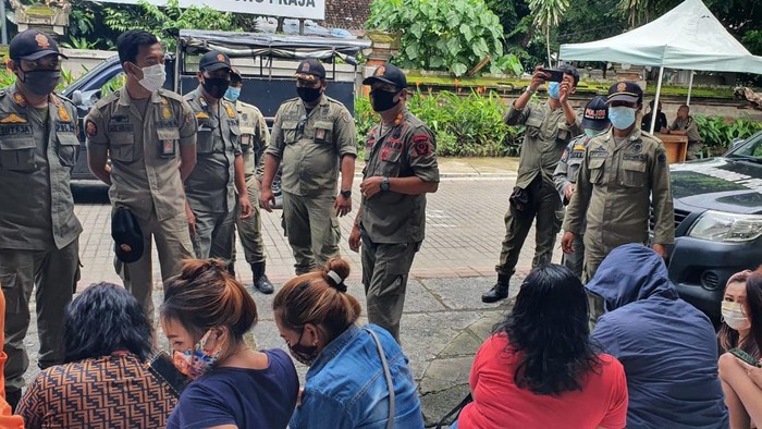 Satpol PP Denpasar menjaring 18 PSK di daerah Lumintang