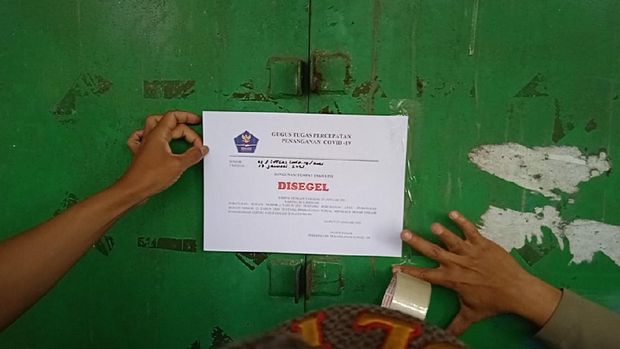 Satpol PP Garut Segel Arena Futsal