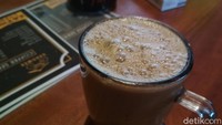 Pengunjung cukup merogoh kocek dari Rp 2 ribu hingga Rp 50 untuk bisa menikmati makanan di kedai Sakowes. Sementara, untuk harga minuman dari Rp 5 ribu hingga Rp 15 ribu. Foto: Sudirman Wamad
