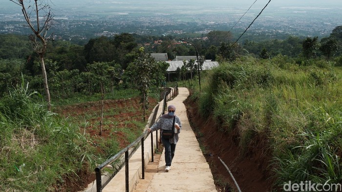 Tangga Seribu, Wisata Hidden Gem yang Mempesona di Bandung Timur