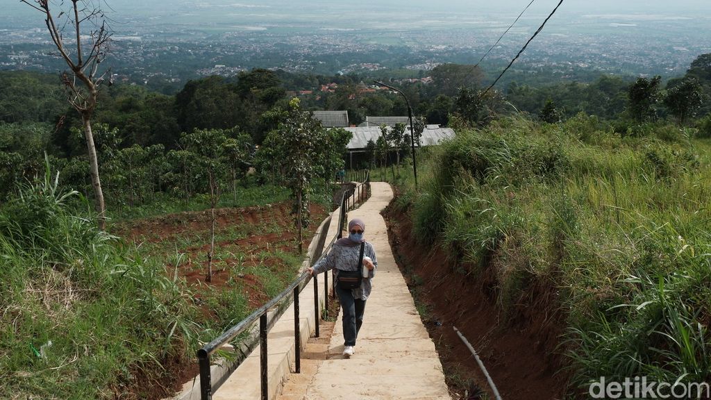 Tangga Seribu, Wisata Hidden Gem yang Mempesona di Bandung Timur Tangga Seribu, Wisata Hidden Gem yang Mempesona di Bandung Timur